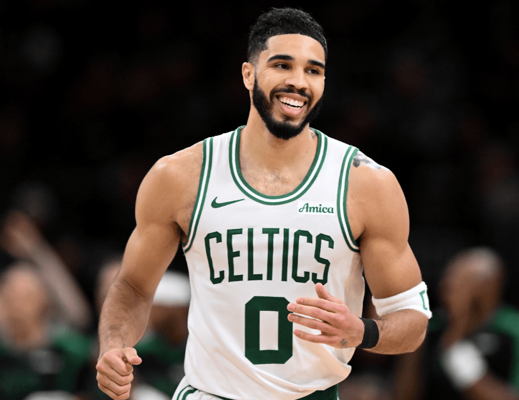 包含塔图姆在切尔西比赛中败北，关键助攻引发热议！的词条